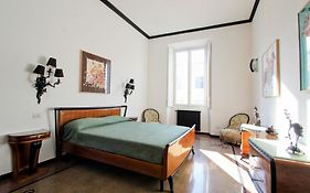 Tibullo ,Classico Ed Elegante Appartamento